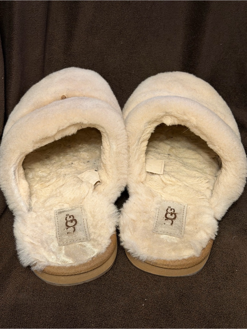 UGG Slipper - Picture 3 of 4
